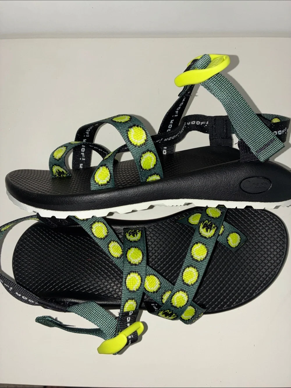 CHACO Woof woof green Z2 scrappy sandals women 10 brand new